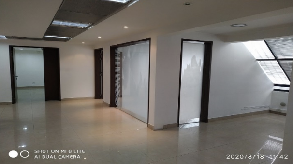 Arriendo/venta Oficina Antiguo Country imagen 4