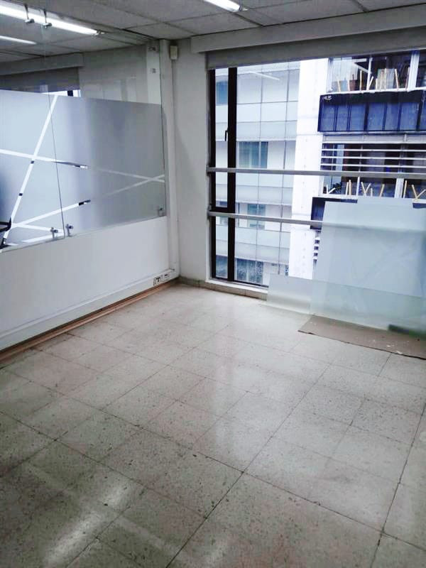 Arriendo/venta Oficina Antiguo Country imagen 5