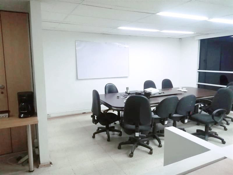 Arriendo/venta Oficina Antiguo Country imagen 6