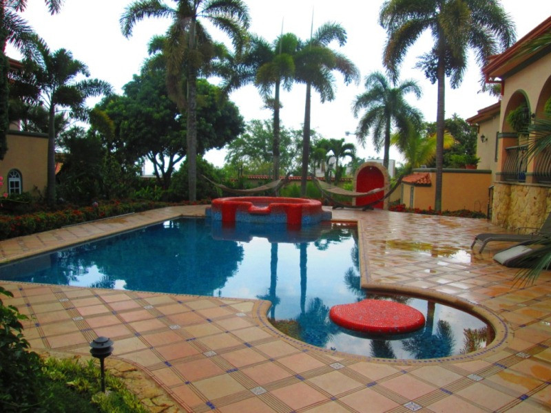 Casa En Venta - Ciudad Jardín, Cali