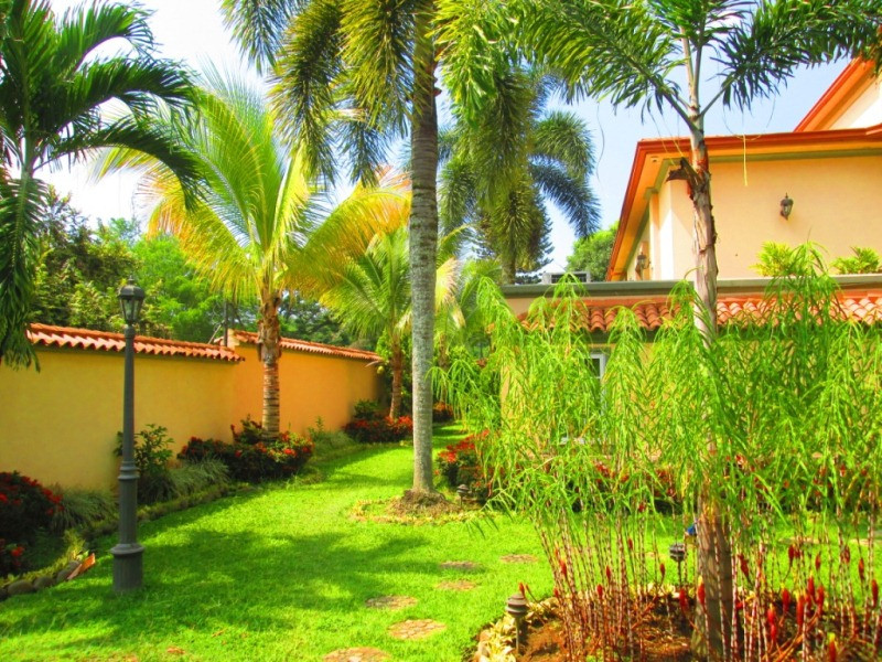 Casa En Venta - Ciudad Jardín, Cali