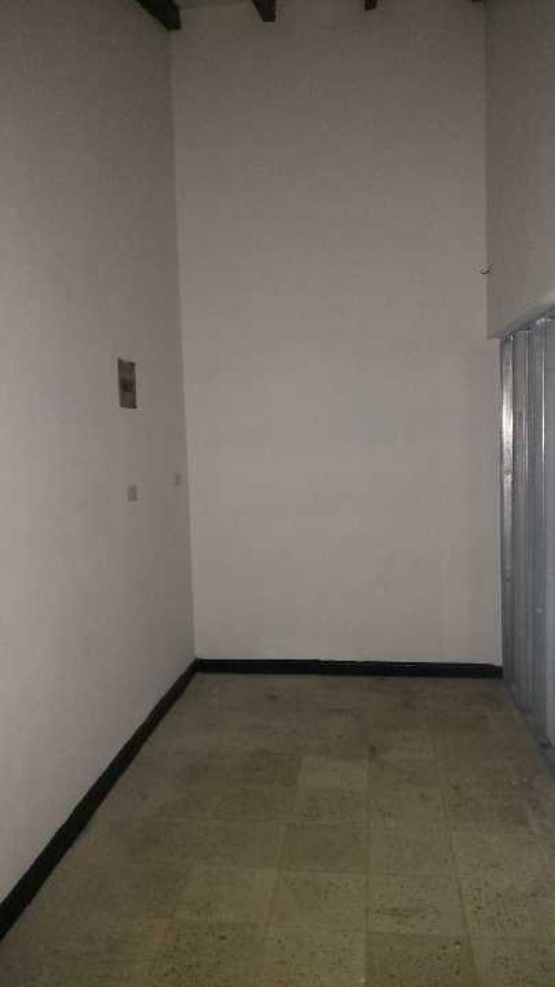 Local En Arriendo - Popular, Cali