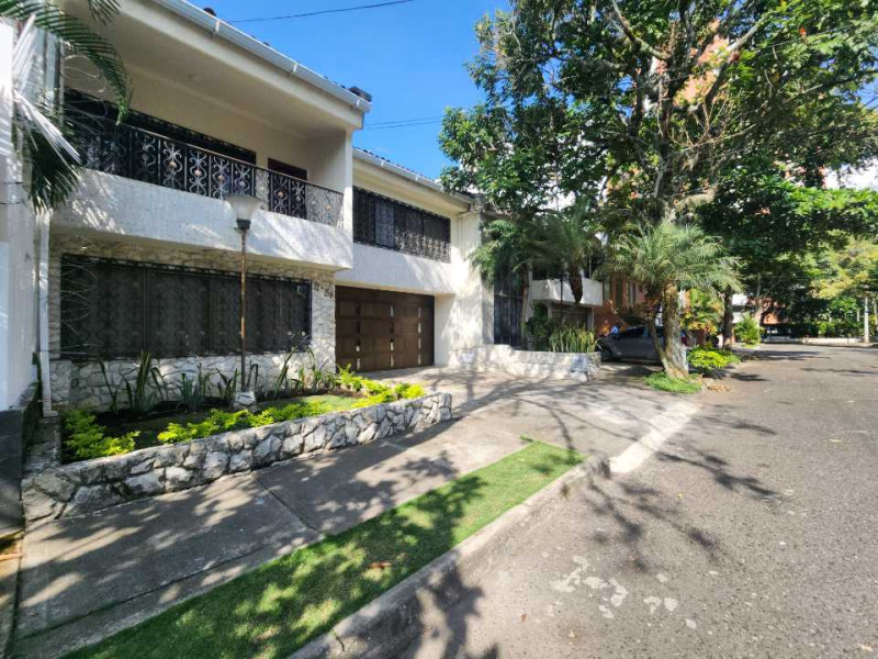 Casa En Venta - Ciudad Jardín, Cali