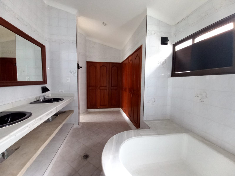 Casa En Venta - Ciudad Jardín, Cali