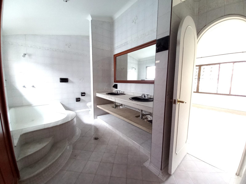 Casa En Venta - Ciudad Jardín, Cali