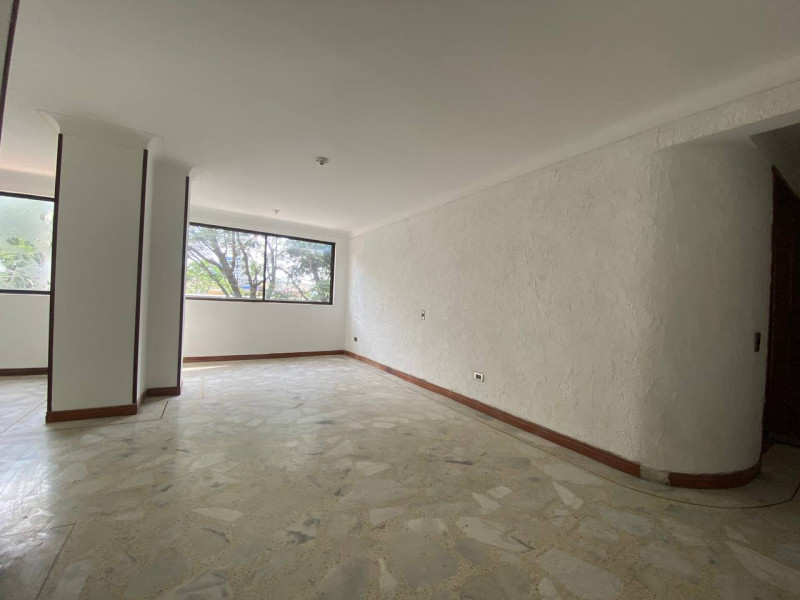Apartamento En Venta - Ciudad Jardín, Cali