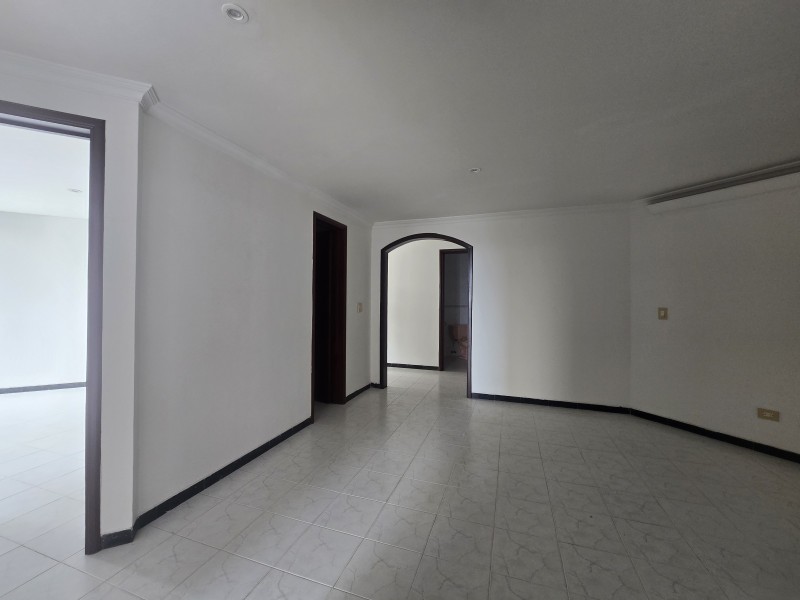 Apartamento En Venta - El Refugio, Cali
