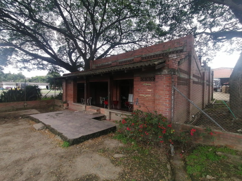 Local En Arriendo - Guacanda, Yumbo