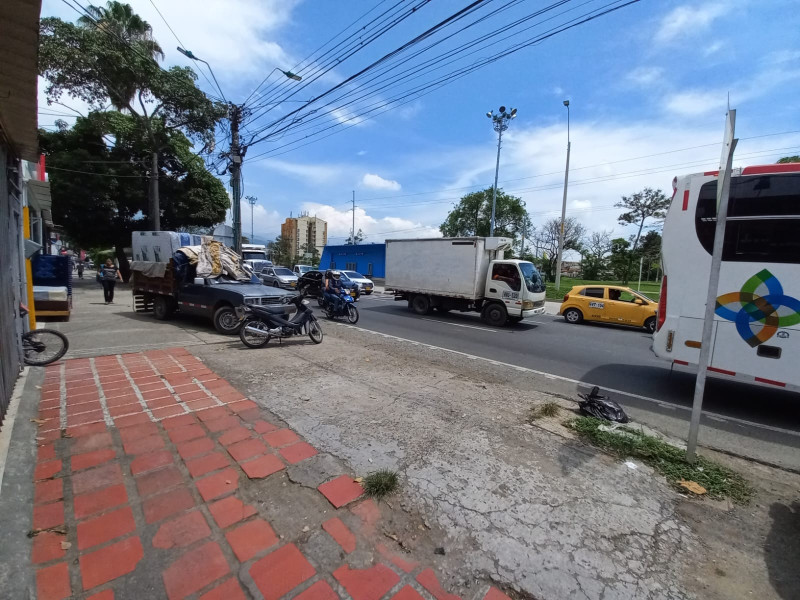 Local En Arriendo - Calima, Cali