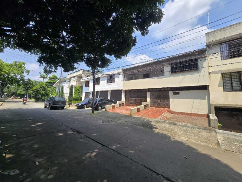 Casa En Venta - El Bosque, Cali