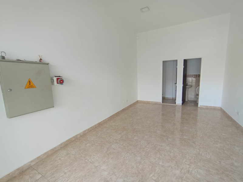 Bodega En Arriendo - Prados Del Norte, Cali