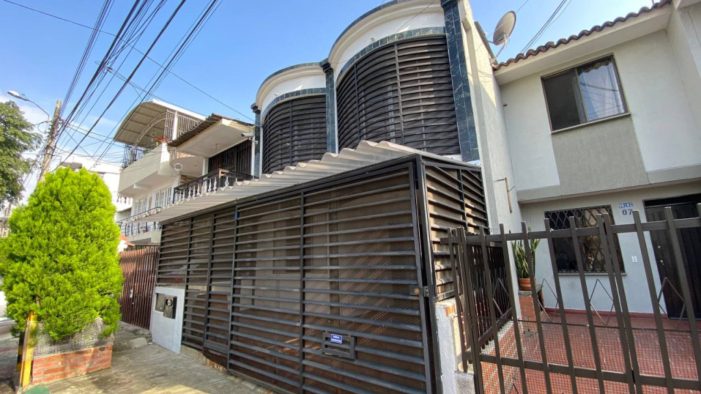 Casa En Venta - La Esmeralda, Cali