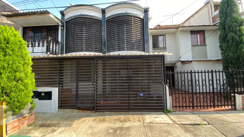 Casa En Venta - La Esmeralda, Cali