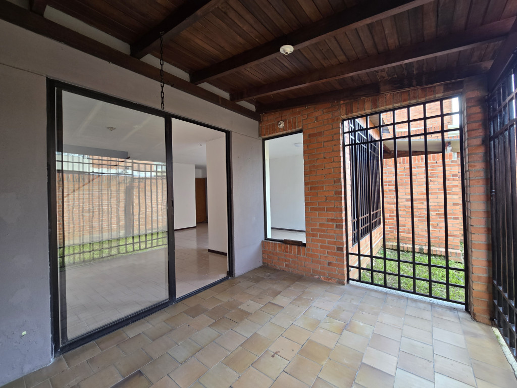 Casa En Venta - Urbanización San Joaquin, Cali