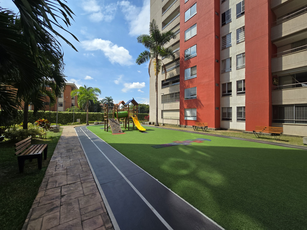 Apartamento En Venta - Urbanización La Flora, Cali