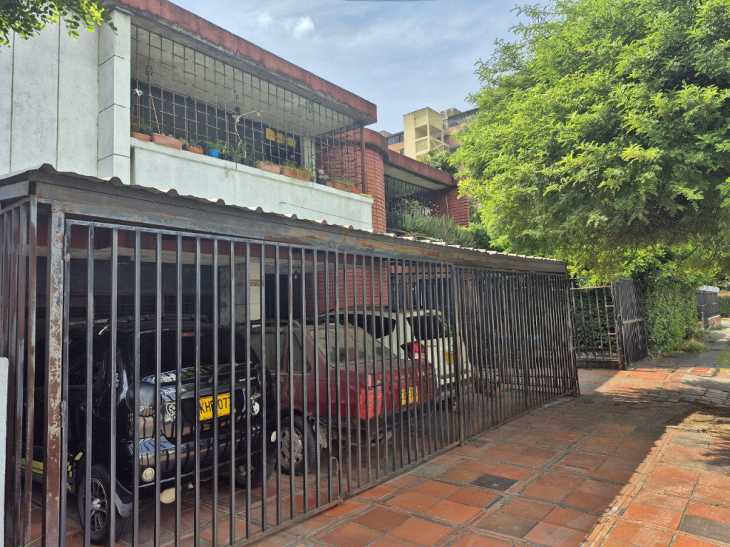 Casa En Venta - Urbanización La Flora, Cali