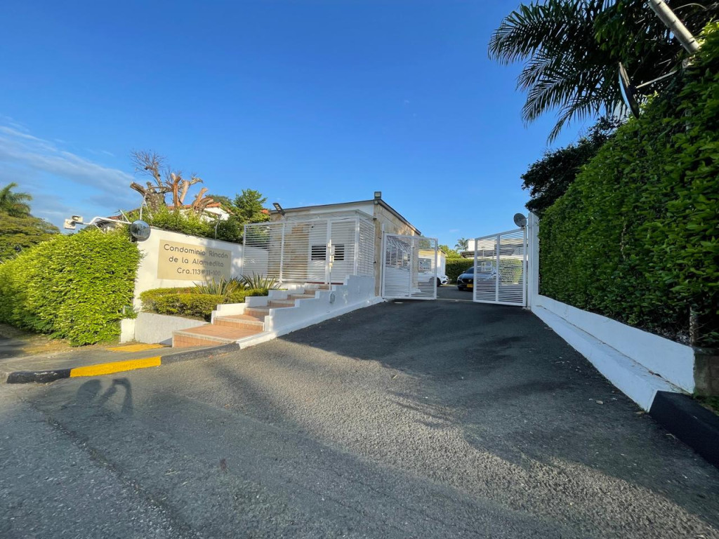 Casa En Arriendo - Ciudad Jardín, Cali