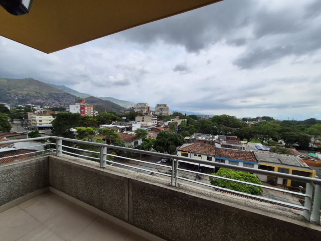 Apartamento En Venta - Urbanización La Flora, Cali