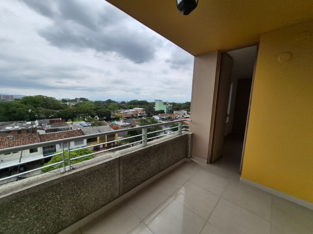 Apartamento En Venta - Urbanización La Flora, Cali