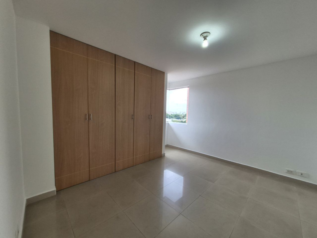 Apartamento En Venta - Urbanización La Flora, Cali