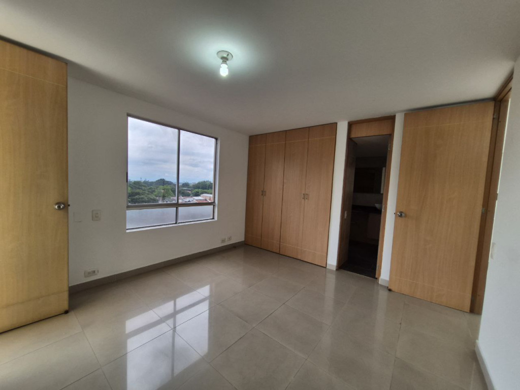Apartamento En Venta - Urbanización La Flora, Cali