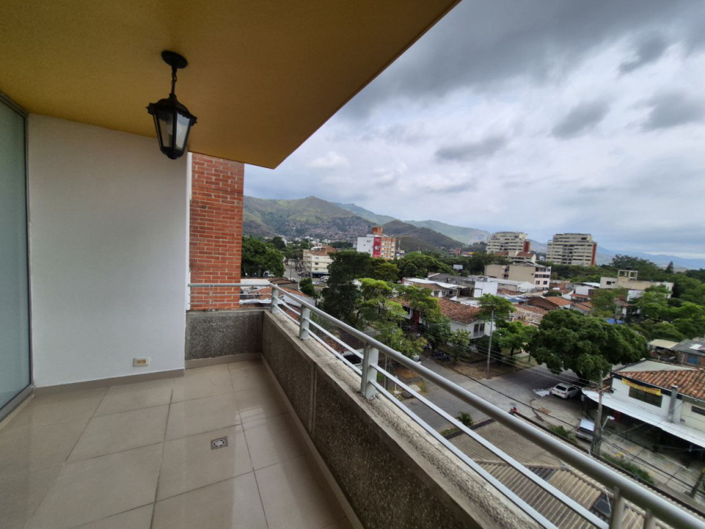 Apartamento En Venta - Urbanización La Flora, Cali