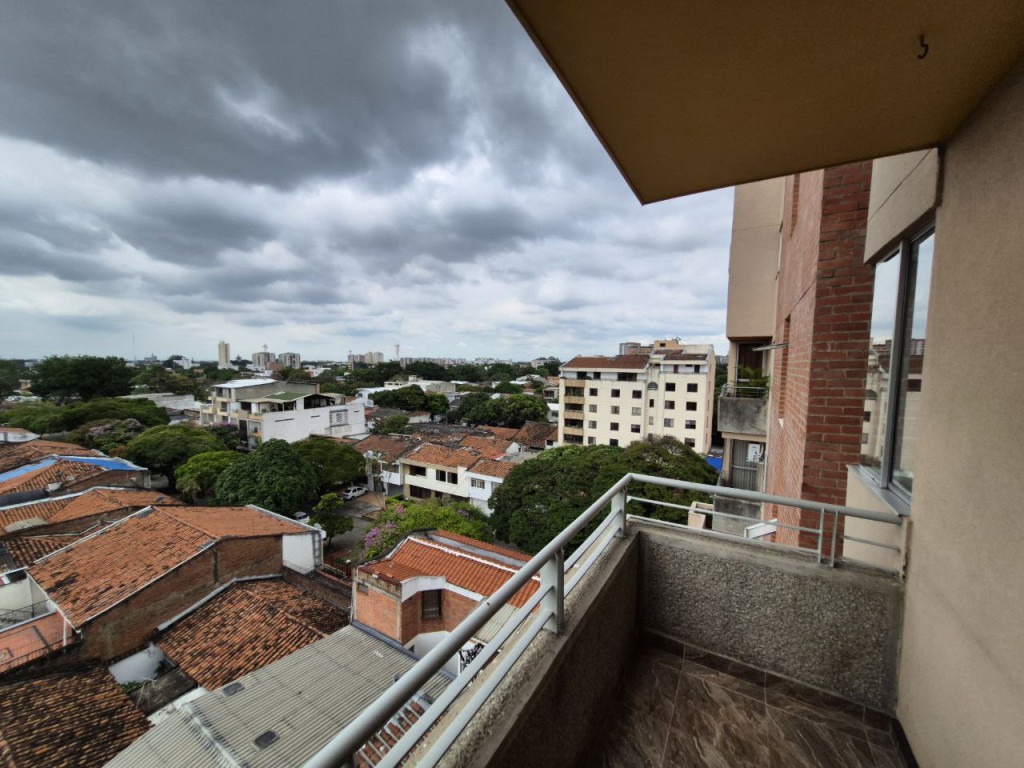 Apartamento En Venta - Urbanización La Flora, Cali