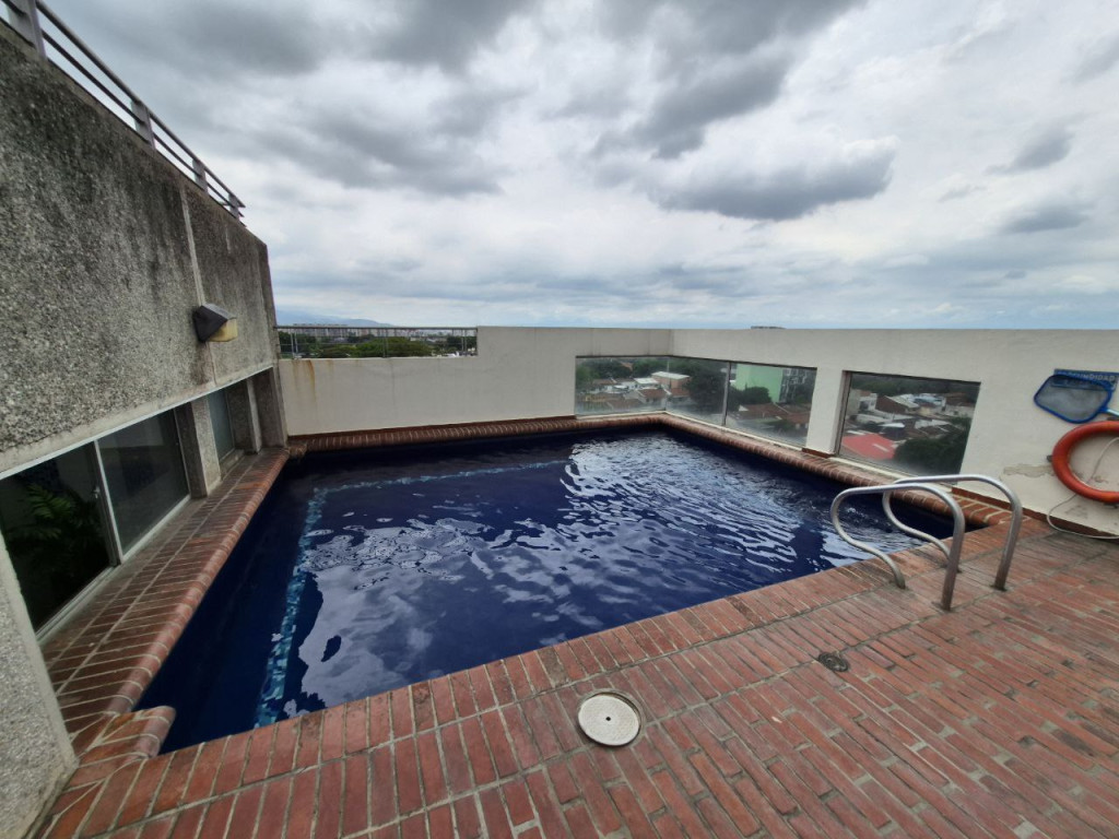 Apartamento En Venta - Urbanización La Flora, Cali