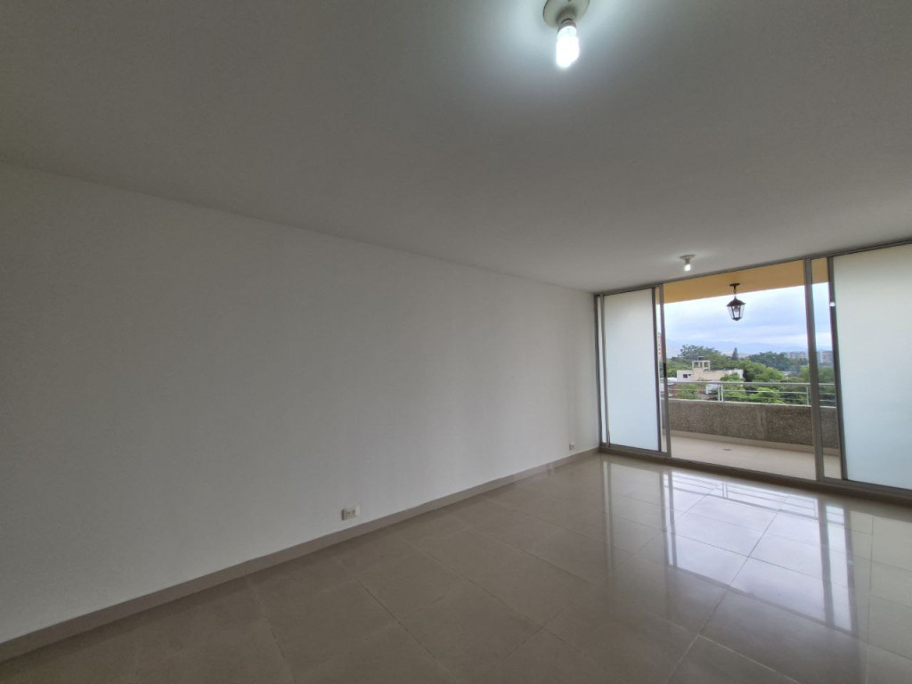 Apartamento En Venta - Urbanización La Flora, Cali