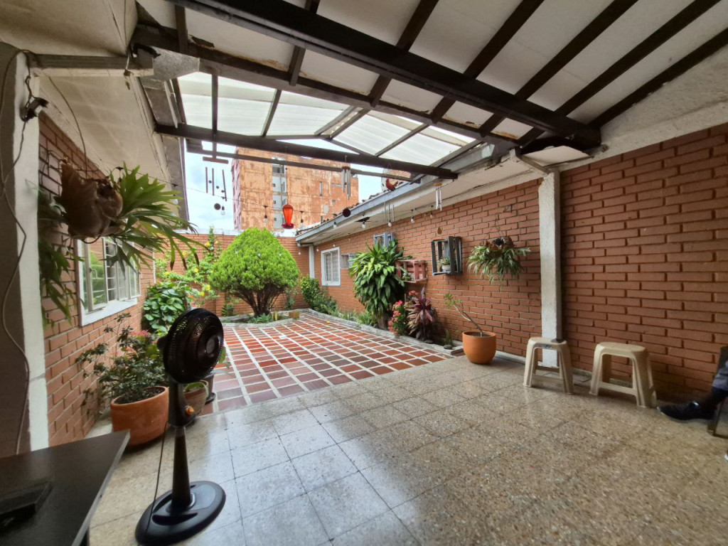 Casa En Venta - Urbanización La Flora, Cali