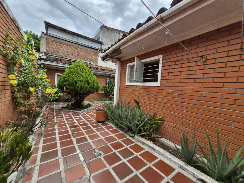 Casa En Venta - Urbanización La Flora, Cali