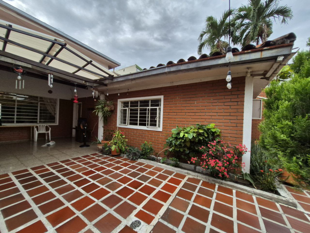 Casa En Venta - Urbanización La Flora, Cali