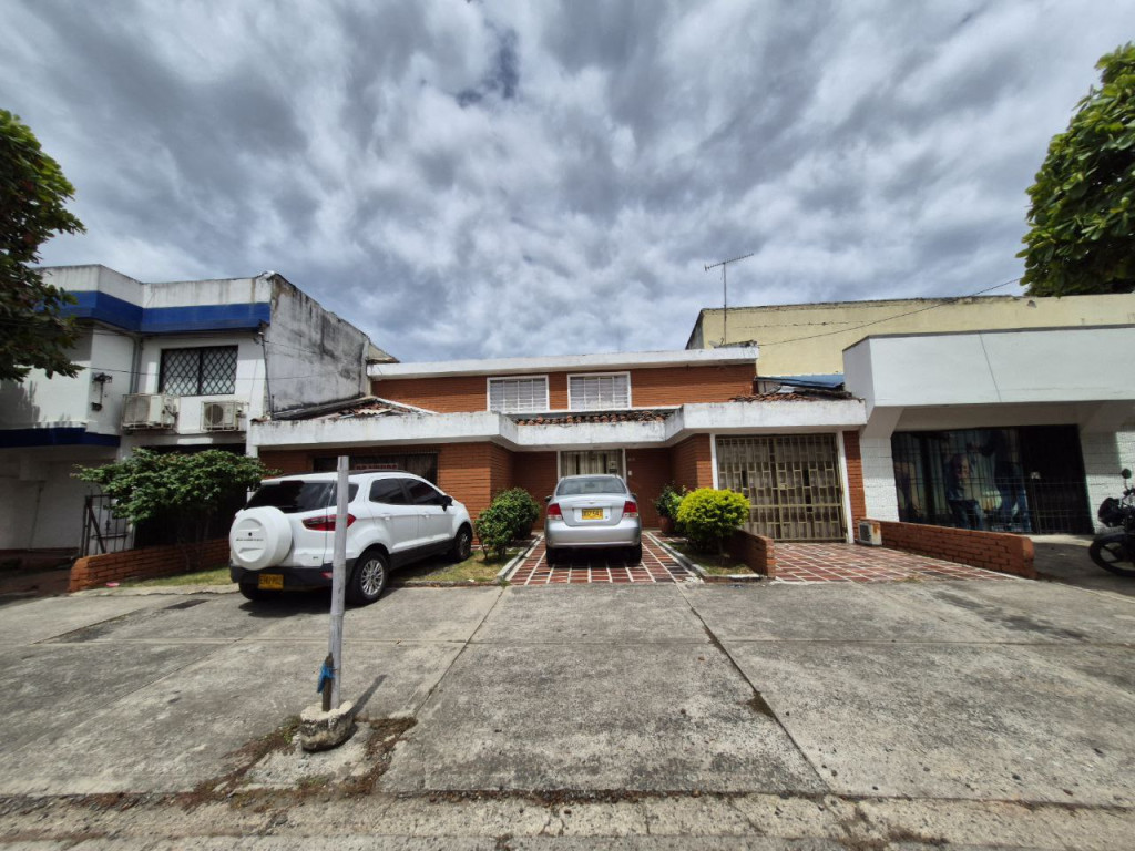 Casa En Venta - Urbanización La Flora, Cali