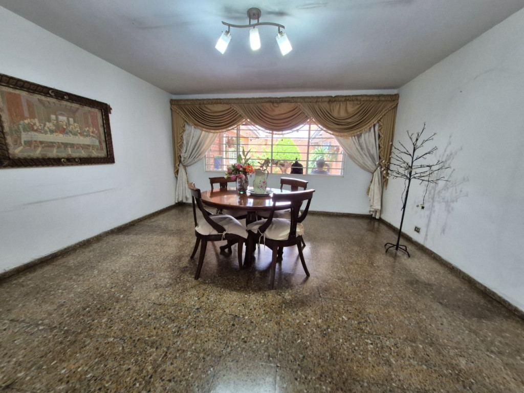 Casa En Venta - Urbanización La Flora, Cali