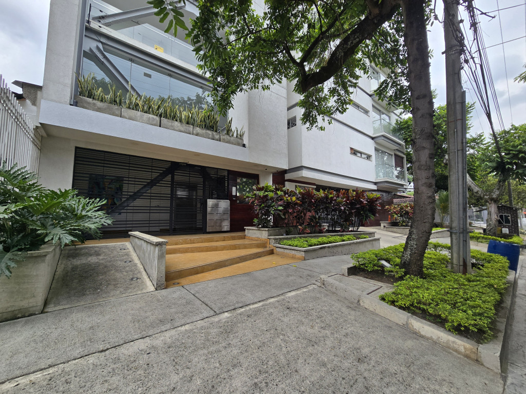 Apartamento En Venta - Urbanización La Flora, Cali