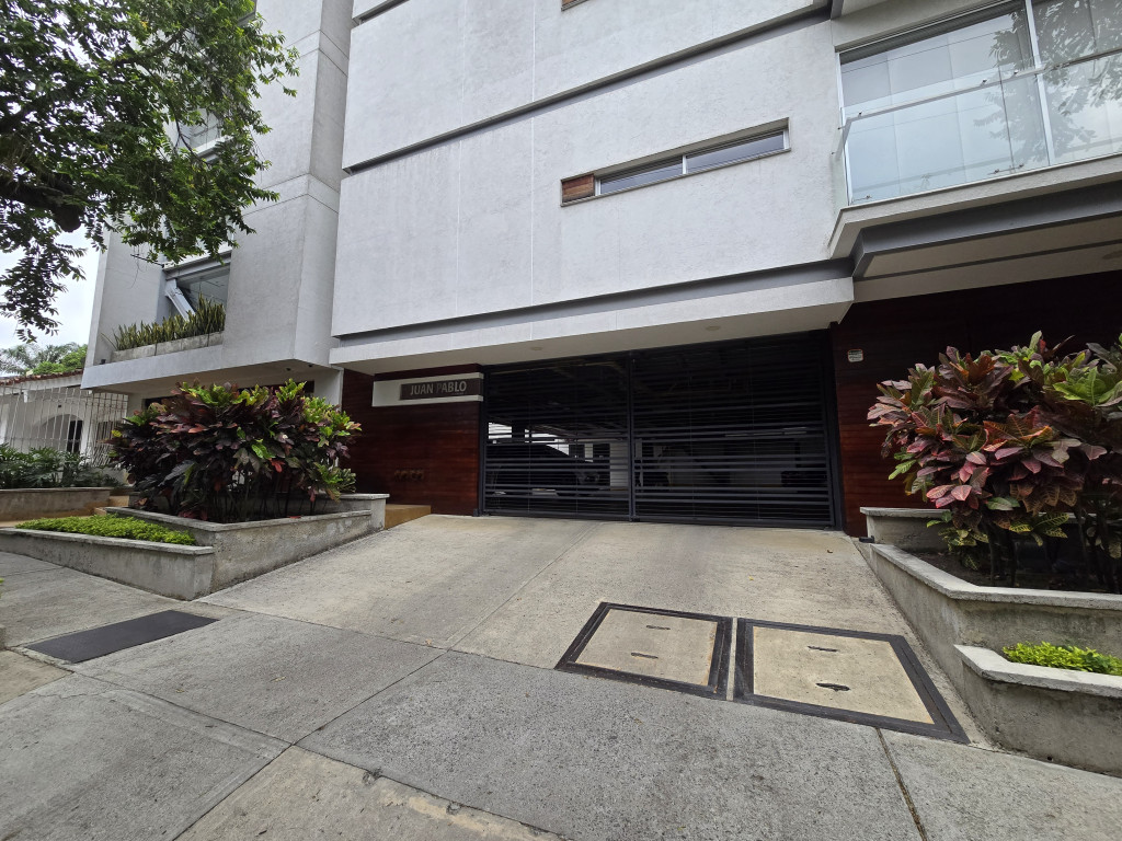 Apartamento En Venta - Urbanización La Flora, Cali