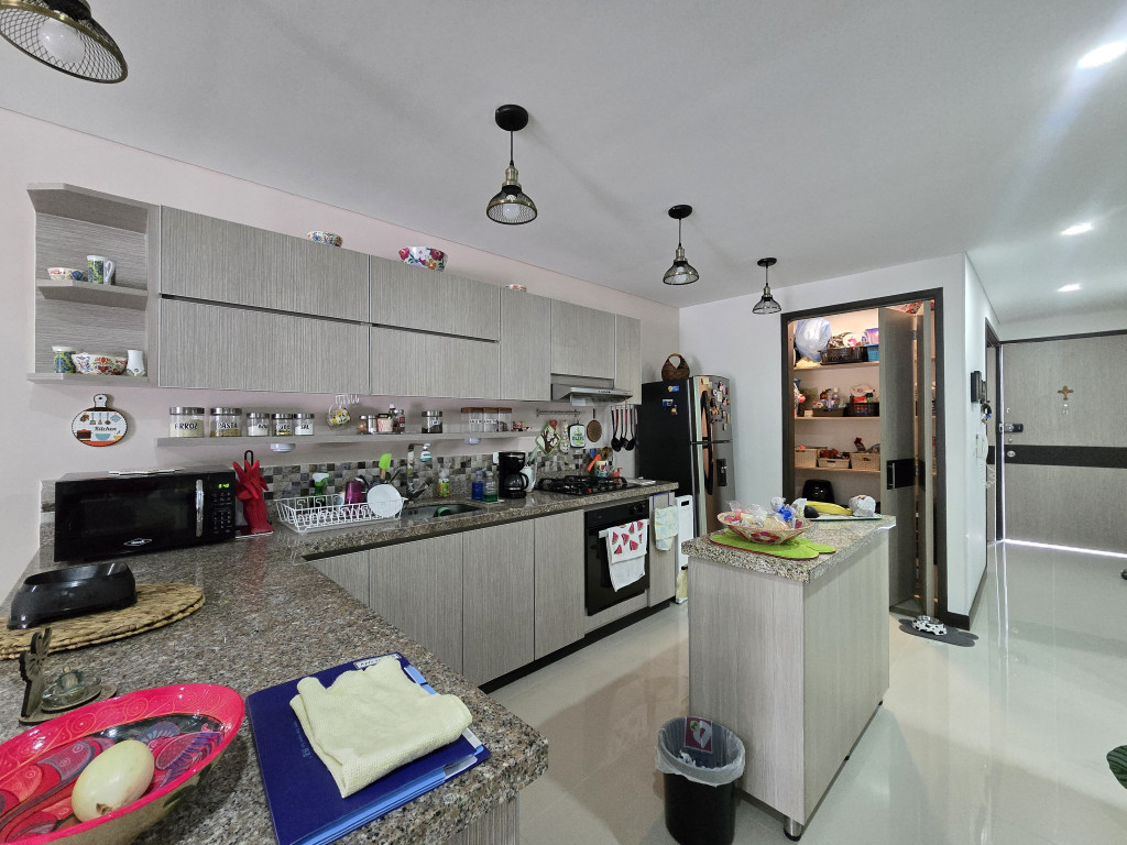 Apartamento En Venta - Urbanización La Flora, Cali