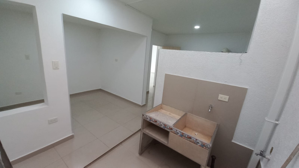 Local En Arriendo - Champagñat, Cali