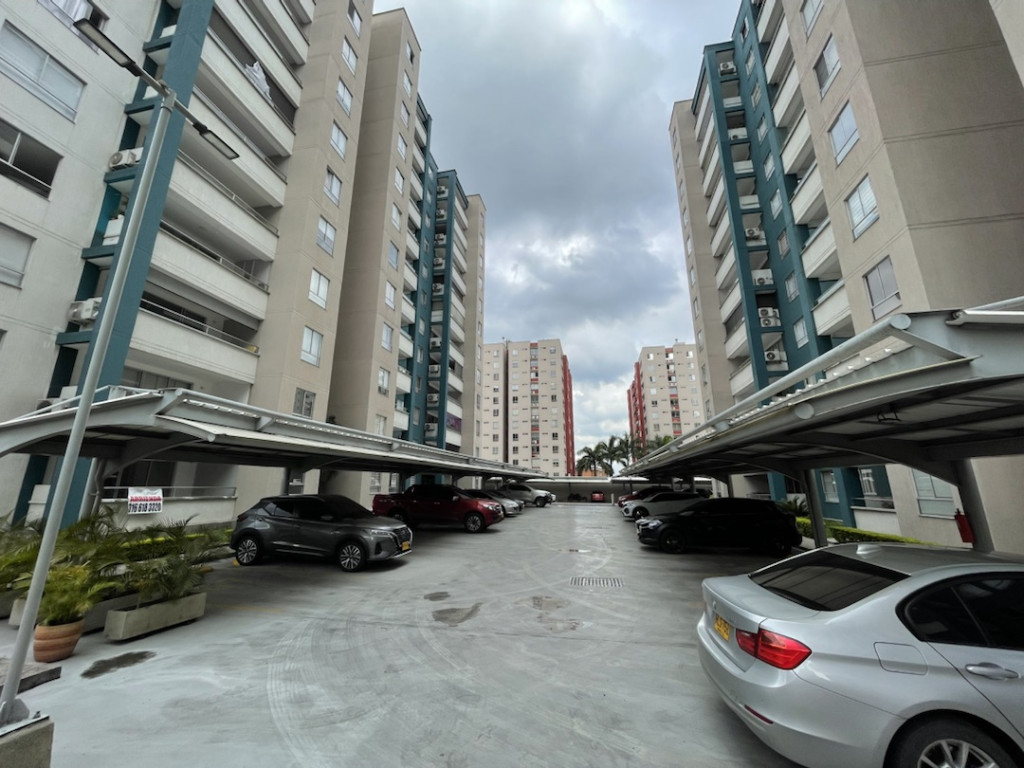 Apartamento En Arriendo - Urbanización La Flora, Cali