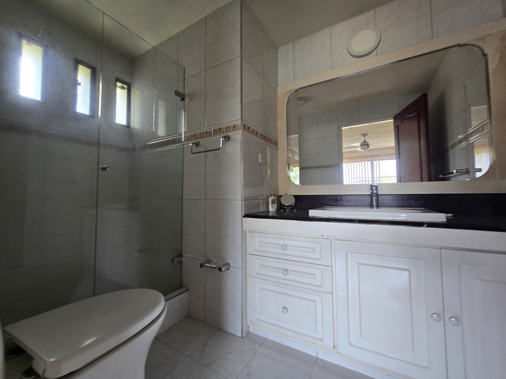 Apartamento En Venta - Urbanización La Flora, Cali