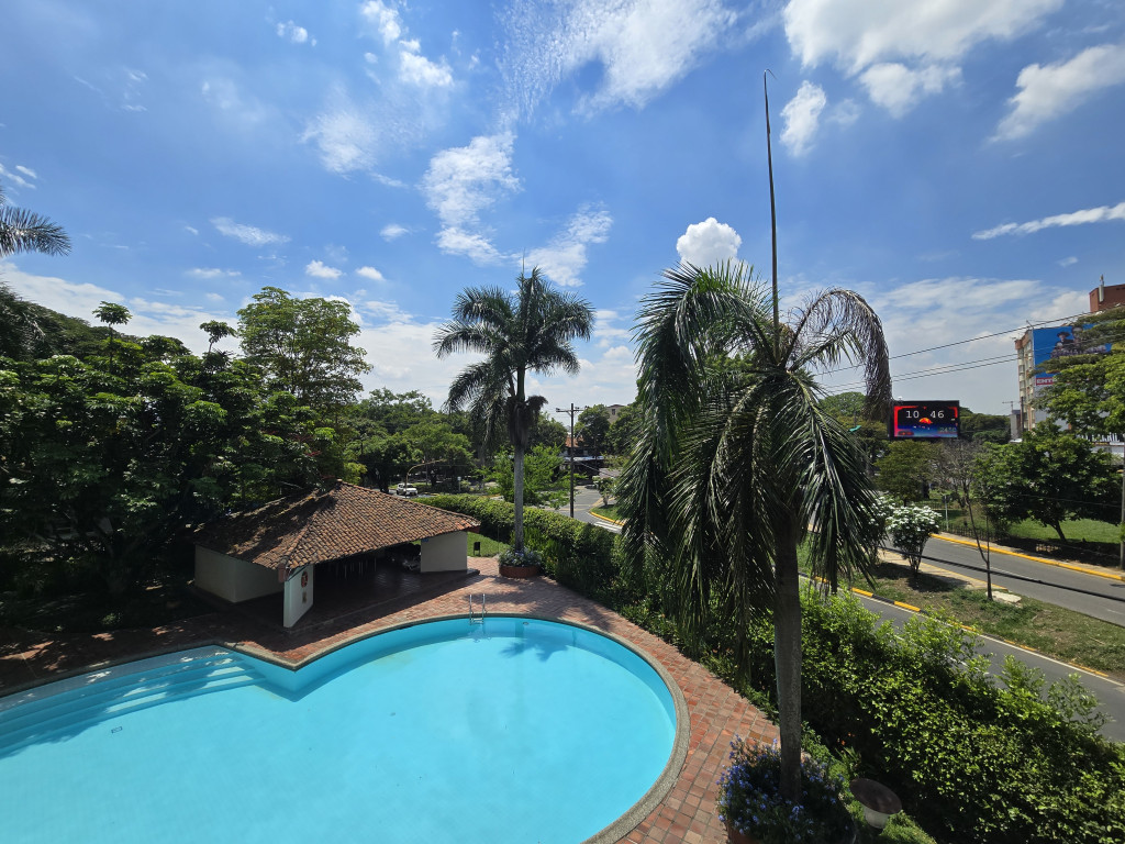 Apartamento En Venta - Urbanización La Flora, Cali