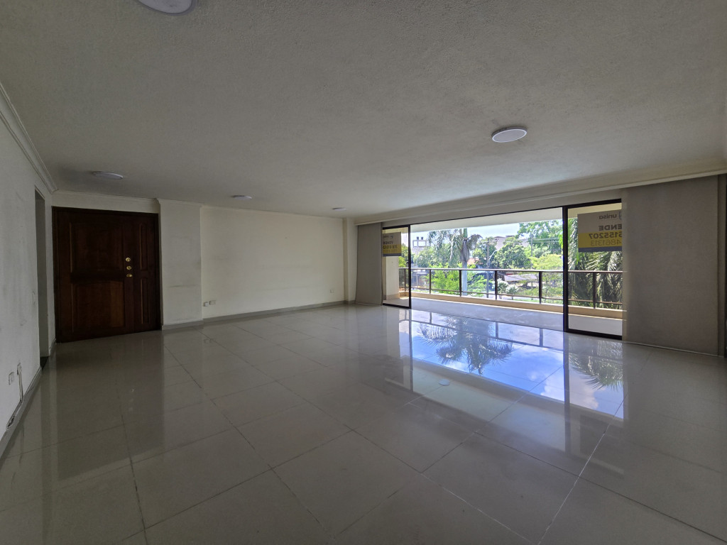 Apartamento En Venta - Urbanización La Flora, Cali