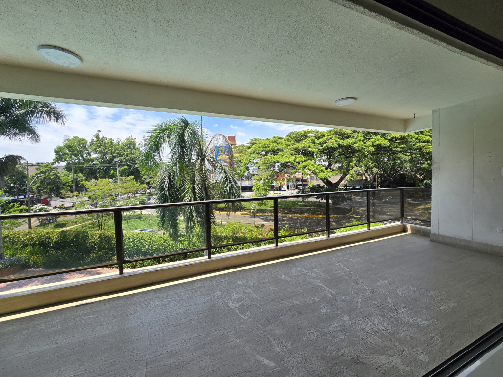 Apartamento En Venta - Urbanización La Flora, Cali