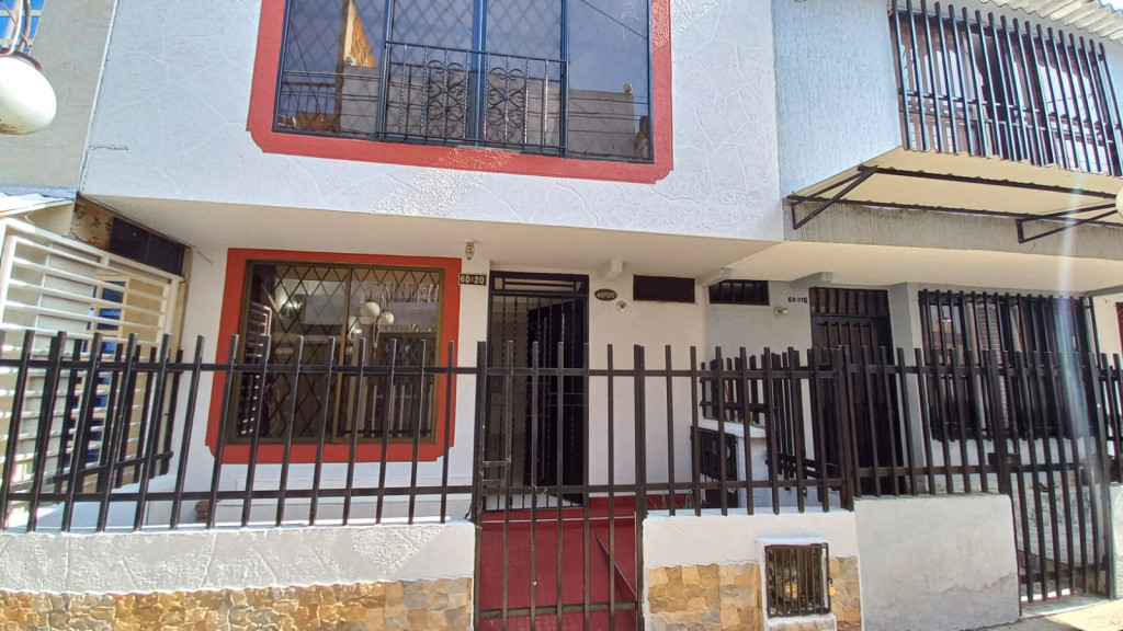 Casa En Arriendo - Paseo De Los Almendros, Cali