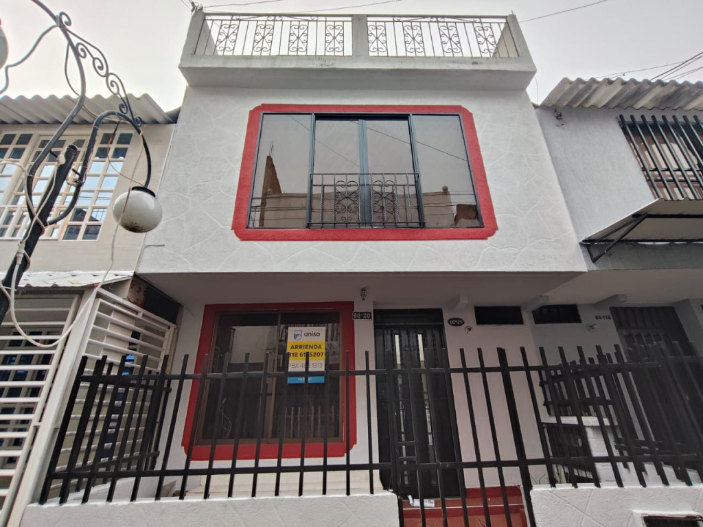 Casa En Arriendo - Paseo De Los Almendros, Cali