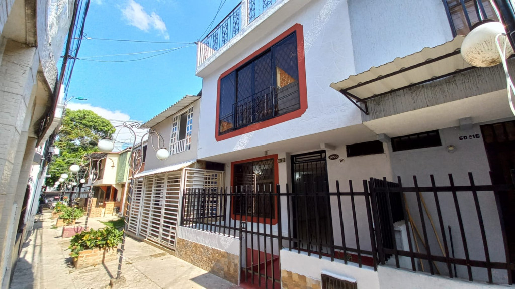 Casa En Arriendo - Paseo De Los Almendros, Cali