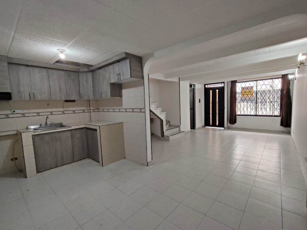 Casa En Arriendo - Paseo De Los Almendros, Cali