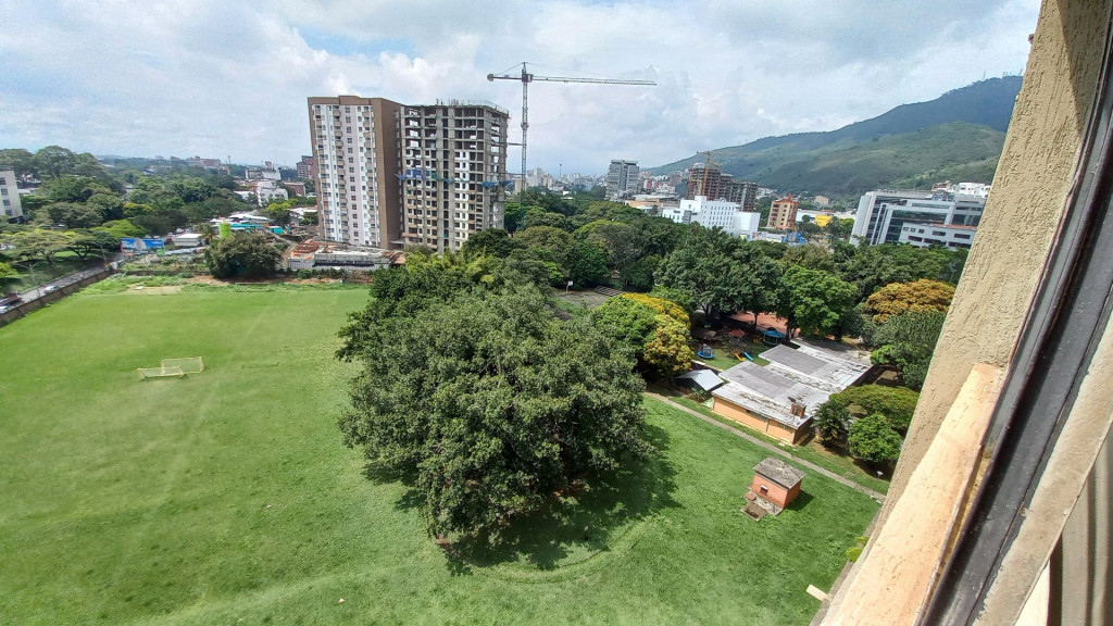 Apartamento En Arriendo - Urbanización La Flora, Cali