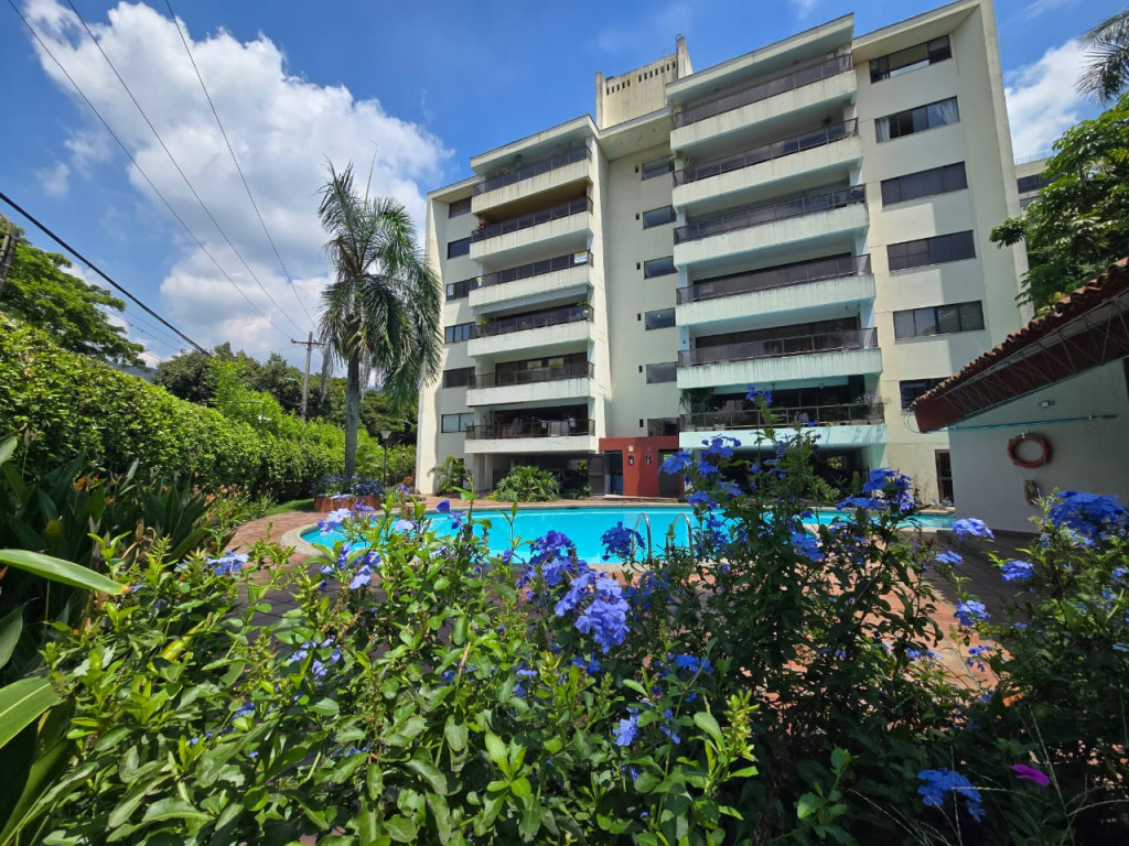 Apartamento En Arriendo - Urbanización La Flora, Cali