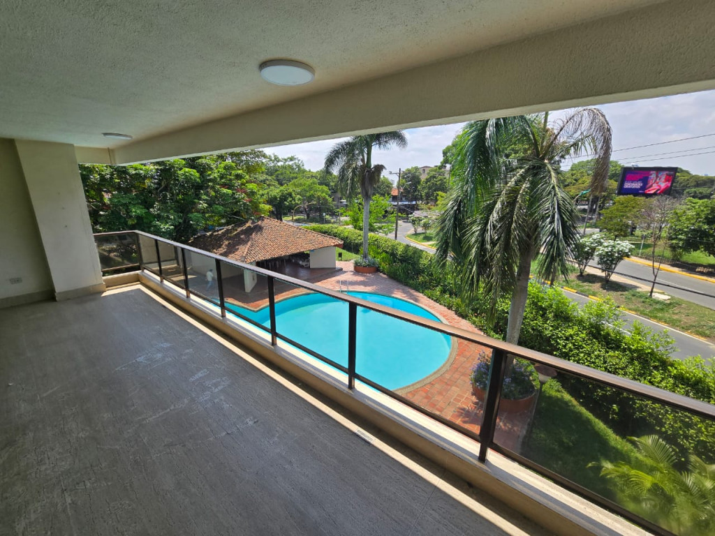 Apartamento En Arriendo - Urbanización La Flora, Cali